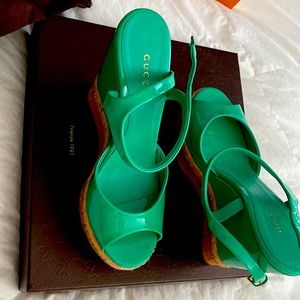 Gucci wedges almost new . Worn just for try. Size 7.5 Nice green color.